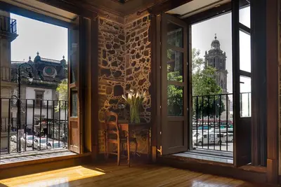 2br historical suite w/ Balconies To The Cathedral. Great for families