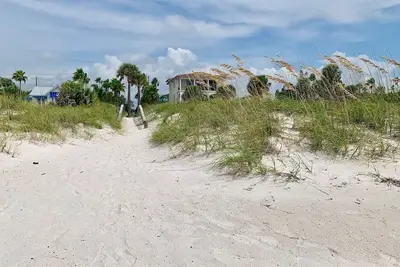 Image de Charming Cottage in Pass-A-Grille Beach, Pets Ok