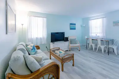 Image de Steps from Sand & Pool