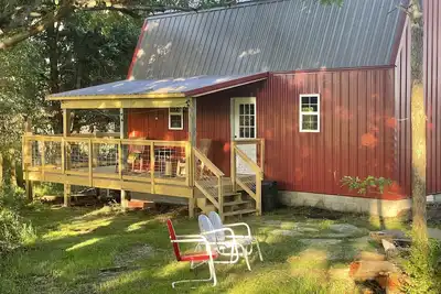 Image de The Little Barn on the Hill. . . New! min. from town. Great back porch view w/ Loft