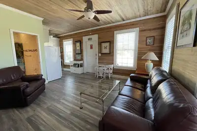 Image de New Listing 2nd Fl Condo w/private outdoor deck overlooking historic Fleming St.