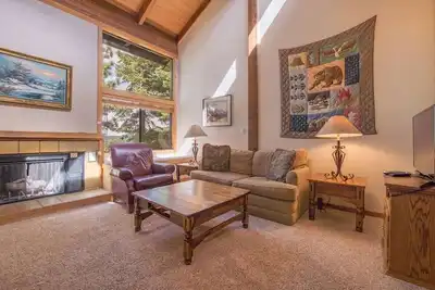 Image de Hawk's Eye by AvantStay | Cozy w/ Views & Access to Northstar Resort Community