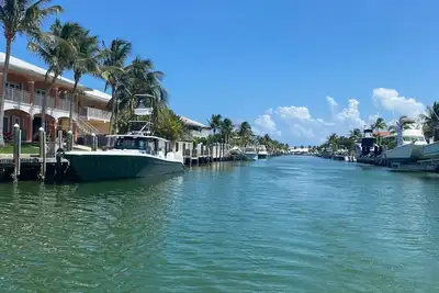 Image de 3/2 Waterfront / Private Dock / Cabana Club Pool & Beach / Kayaks / Tiki Hut 🏝.