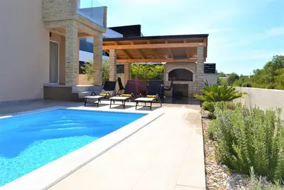 Image de Apartment with private garden airbor, grill, trampolin and children lawn.