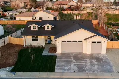 Image de **New Luxury 4Bdrm Home \/ Adventure Base Camp**