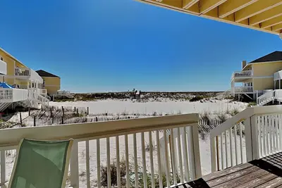 Image de Sandpiper Cove #1121 | Beachfront Condo, Central Location + Resort Amenities