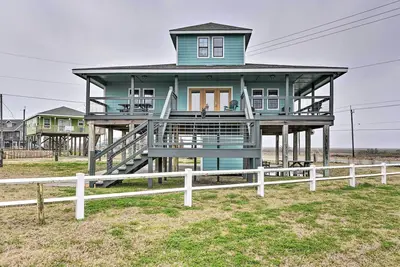 Image de Steps to Surfside Beach: Idyllic Gulf Coast Escape