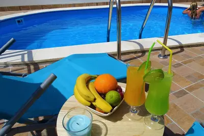 Image de Appartement de vacances avec vue mer et piscine