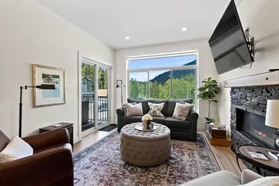 Image de Spacious and gracious mountain \"home away from home\"