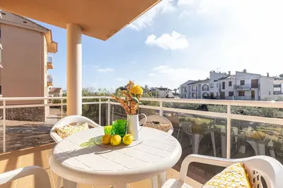 Image de Confortable appartement pour 4 personnes avec climatisation, Wifi, Tv, terrasse et parking