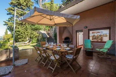 Image de Belle maison de vacances privée pour 10 personnes avec Wifi, Tv, terrasse, animaux admis et parking