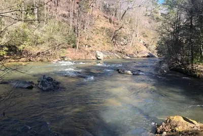 Image de Come Enjoy The Beauty And Sounds Of Your Very Own Creek!