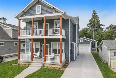 Image de New build in 2021! Short Walk To Beach & Downtown, Includes Hot Tub