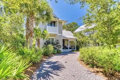 Image de Luxury 2-Story Home | 2-min to pool | 8-min to the beach | 1-mile from Seaside