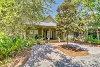 Image de Seagrove Beach escape—outdoor oasis, steps to pool, 4 bikes, 1 mile to Seaside