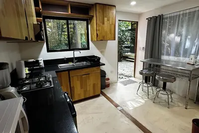 Image de Modern Casita in the jungle. Steps to the Beach.