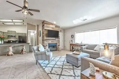 Image de Luxurious and Intimate Oasis with Enchanting Red Rock Views