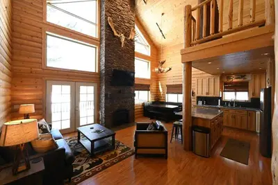 Image de Mountain View, Sleeps 14, 19 Miles to Yellowstone!