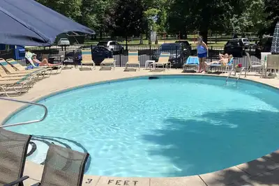 Image de South Haven - No Stairs - Condo with Pool - 2 minute Walk to Beach!