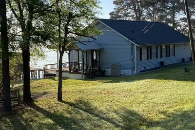 Image de Quiet Lakefront! Kayak, sup, Lilypad, game room! Pet friendly!