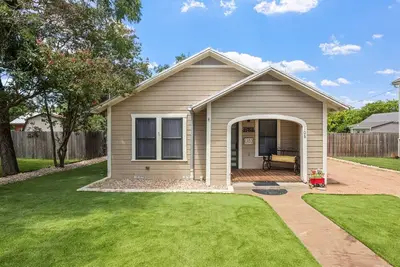 Image de Close to downtown- Original 1920's home, Newley Remodeled
