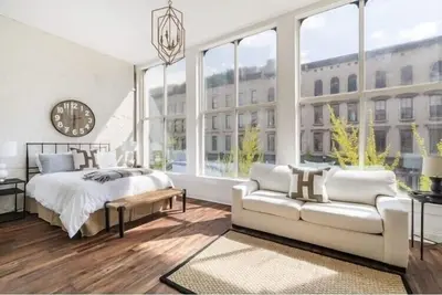 Image de Large, Charming historic flat, Downtown/Bourbon trail/Yum Center