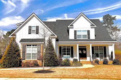 Image de 6 bedrooms 4. 5 bath Master Week Rental in Golf Course Community