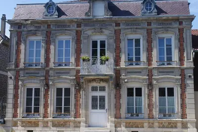 Image de Le Jabloire, Demeure grand confort. 9 chambres, 8 salles de bain.