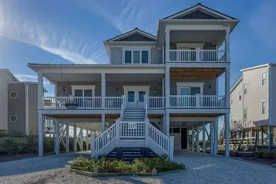 Image de \"Island Time All the Time\" Here at this Beautiful Ocean Front Oasis