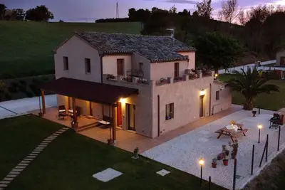 Image de Montefiore House 13 - Sunflowers. Farmhouse in the Marche countryside