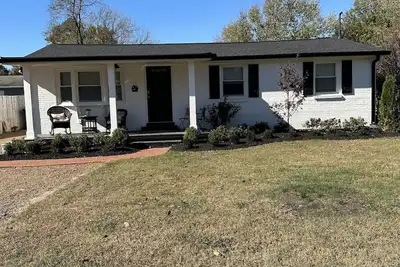 Image de Charming brick home near Historic Downtown Franklin