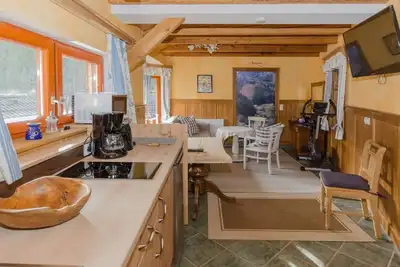 Image de Open-plan vacation home with balcony