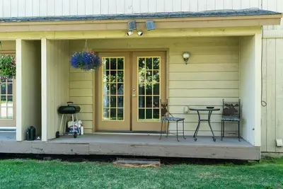 Image de The Moose Crossing Close to Airport, Centrally Located, Garage, newly remodeled