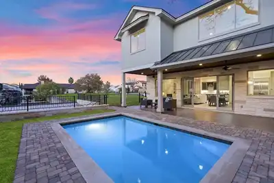 Image de Waterfront House | Heated Pool* | Pet Friendly