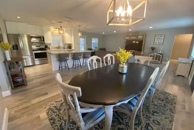Image de 3/2 with hot tub, game room & boat slip