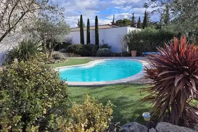 Image de Villa individuelle avec piscine privée à Uzès, 10 minutes à pied du centre ville
