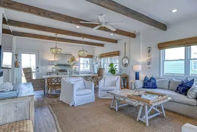Image de Ocean, ocean and More ocean! Renovated from top to bottom! Great for families!