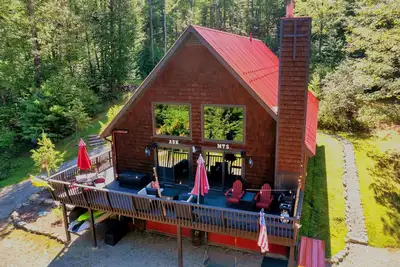 Image de Lake George area private cabin -Hot Tub-Firepit-Gameroom-Treehouse-stream