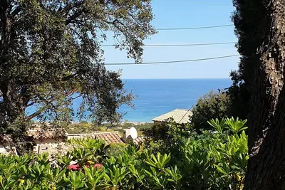 Image de Mazet provençal avec magnifique vue mer