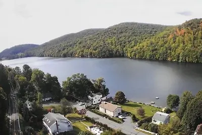 Image de Lake Cottage, Kayaks, FirePit, Grill & Deck, 1 hour & 15 Minutes to Nyc!