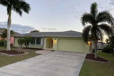 Image de Waterfront house, boat dock, pool, walking distance to Port Charlotte Beach