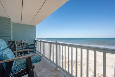 Image de Stunning Top-Floor Oceanfront Condo! Pools & New Step in Shower and More!