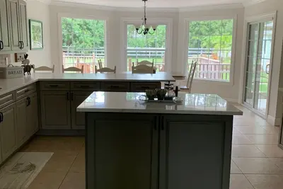 Image de Large Pool, Pickleball court, Near Beaches, Private Lot