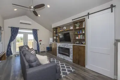 Image de The Bird House of Frederick with Open Space & Lake Views!
