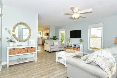 Image de Kure Beach Nc, 1 block to beach - walk to restaurants & shops