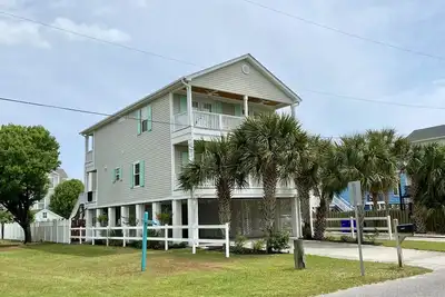 Image de 100 Steps from Beach! 5 Star House! Private Pool. Linens Included!