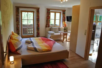 Image de Sunny apartment with balcony and beautiful view