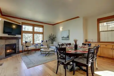 Image de Fantastic Eagle Crest Home on Greenspace, Community Pool, Hot Tub, Golf, Tennis, Fireplace, Trails