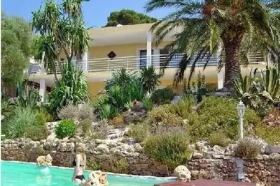 Image de Standing Villa (independent ground floor) + swimming pool / Cavalaire / Air conditioning. Prox St-Tropez. Ideal Family