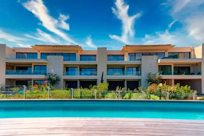 Image de Solaneos propose magnifique appart T4 neuf à côté du port avec piscine Chauffee